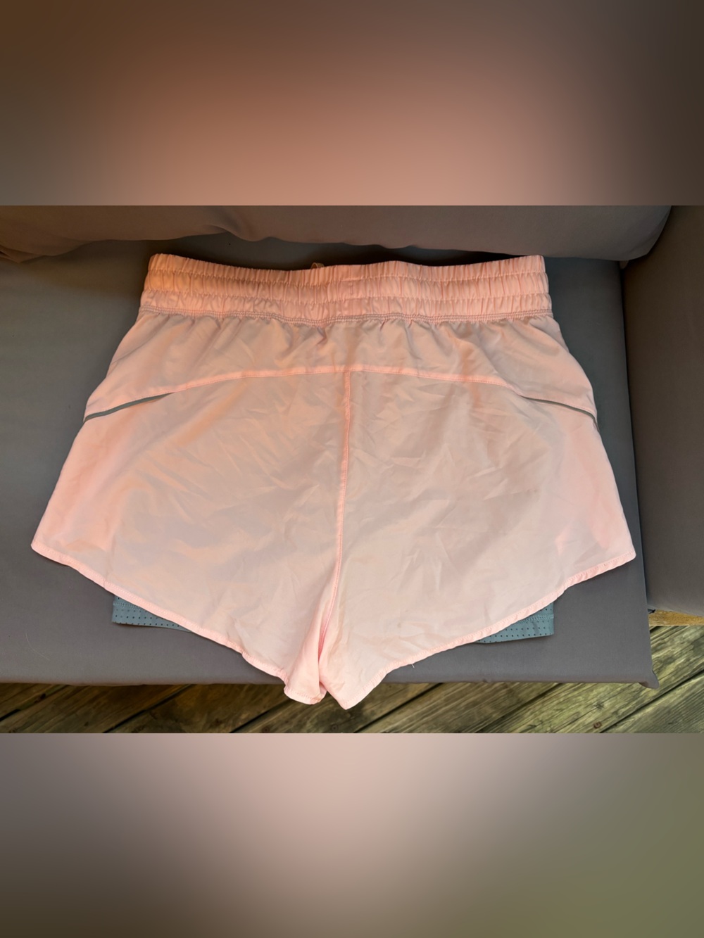 🏃‍♀️‍➡️ Fabletics Perforated 2” Running Shorts M Pink Gray 🤸🏽‍♀️🤾‍♀️🤽‍♀️ - Picture 10 of 11